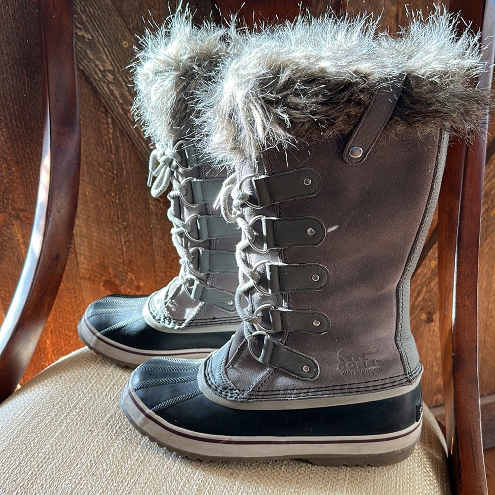 Women’s SOREL Joan of Arctic boots size 9.5